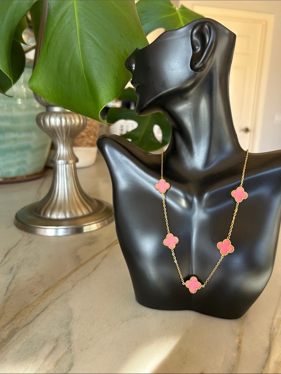 Jewelry - Gold Chain‎ Necklace with Pink Clover Pendants